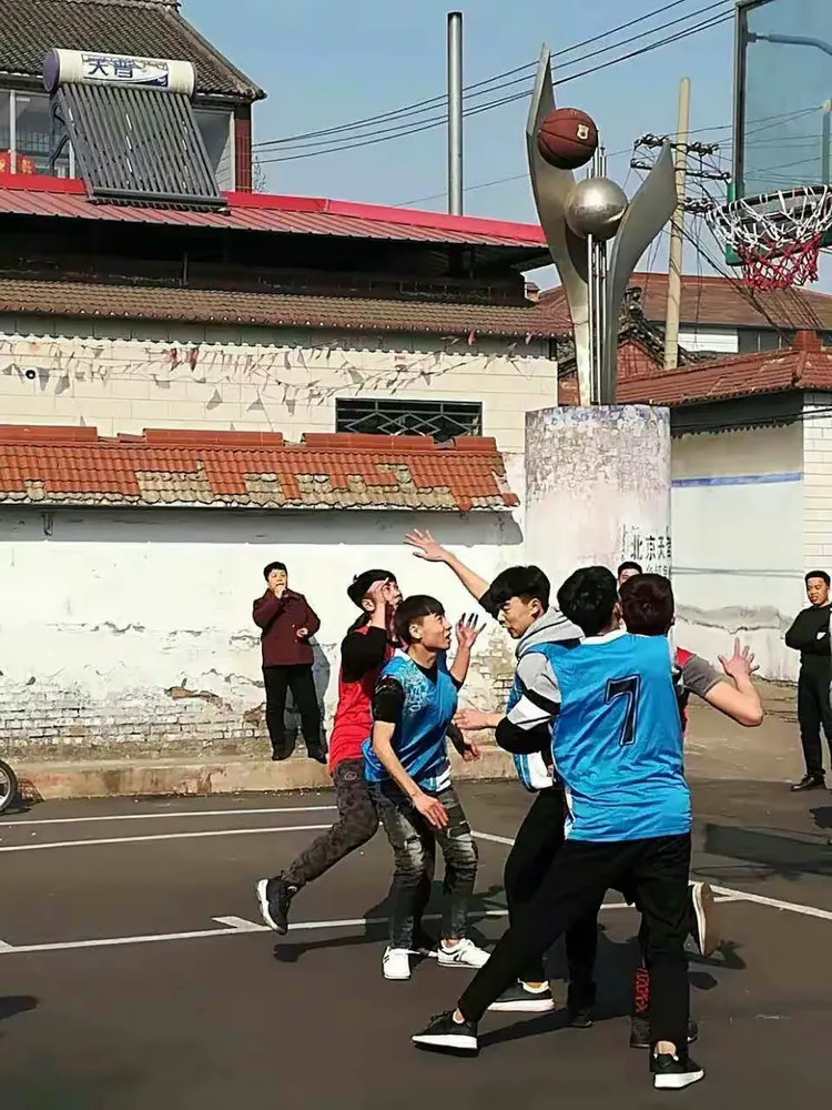包含摩托车赛赛场再起风云：洞庭赤兔队击败皖江火箭队，脚步移动更到位韧性与执行并存的词条