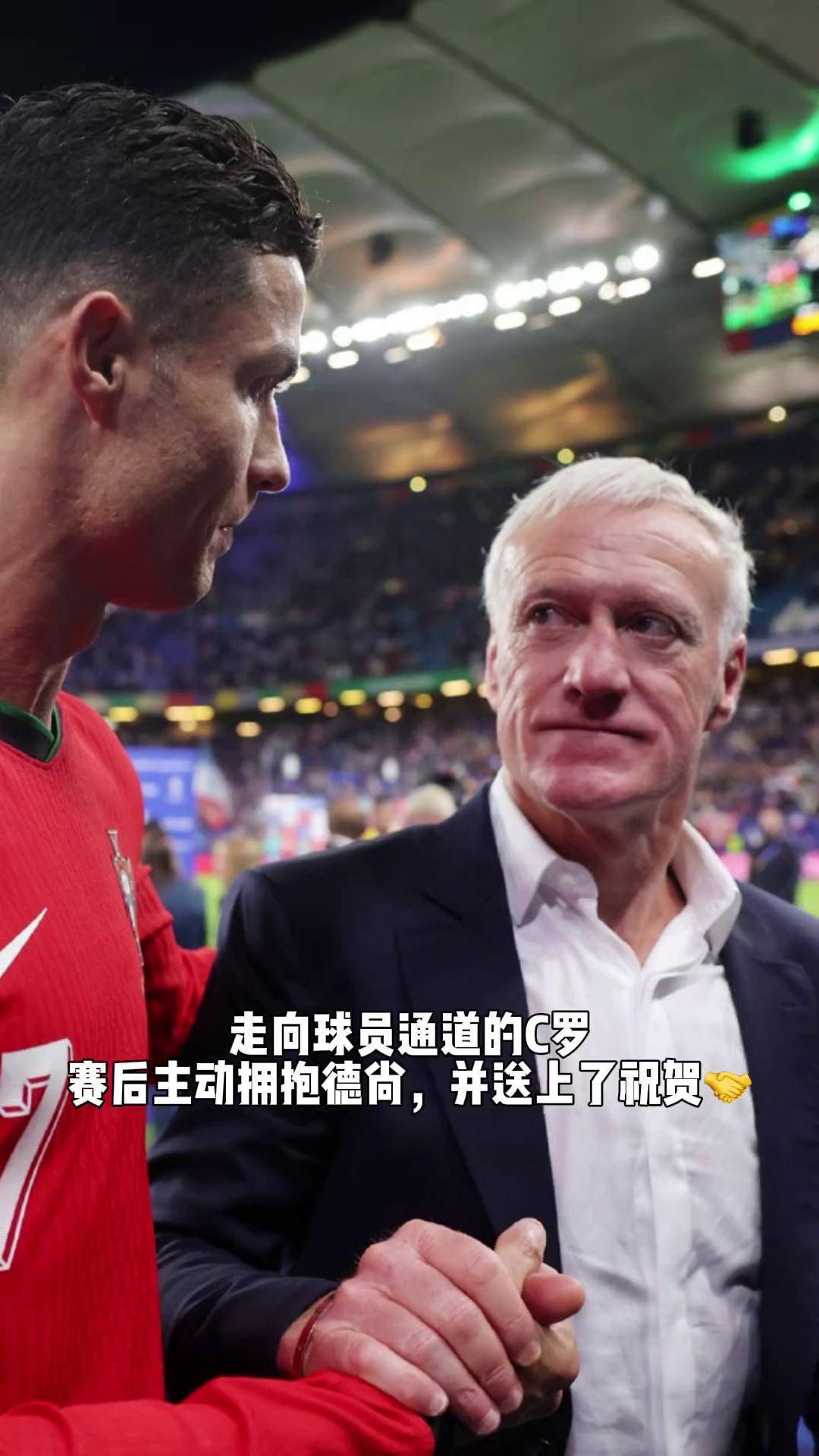 佛罗伦萨发布备战花絮；转会期门线救险；世俱杯任务艰巨；年轻球员获得机会的简单介绍