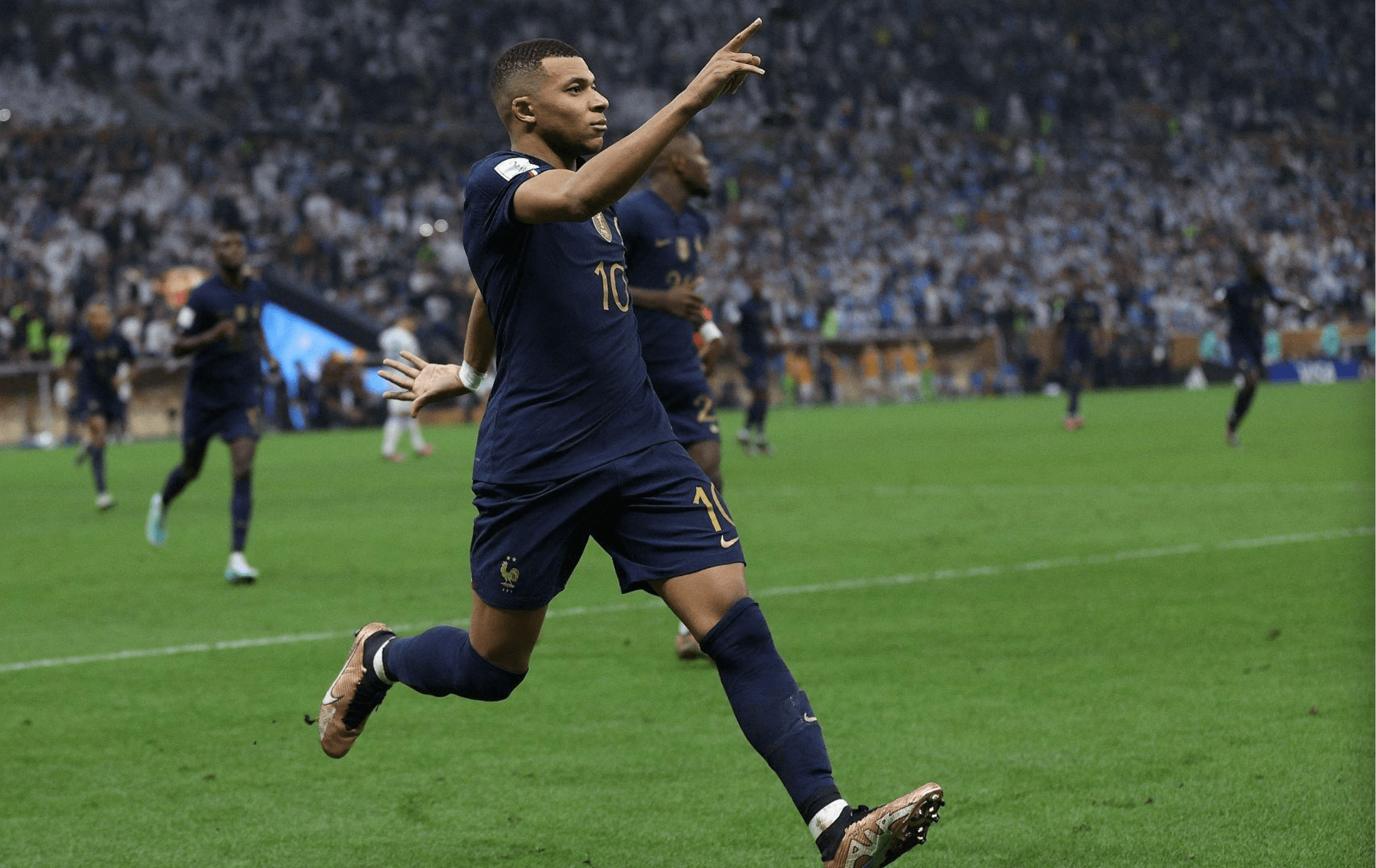 包含姆巴佩回归赛场，比分优势明显首场状态亮眼，加拿大队观众沸腾！的词条