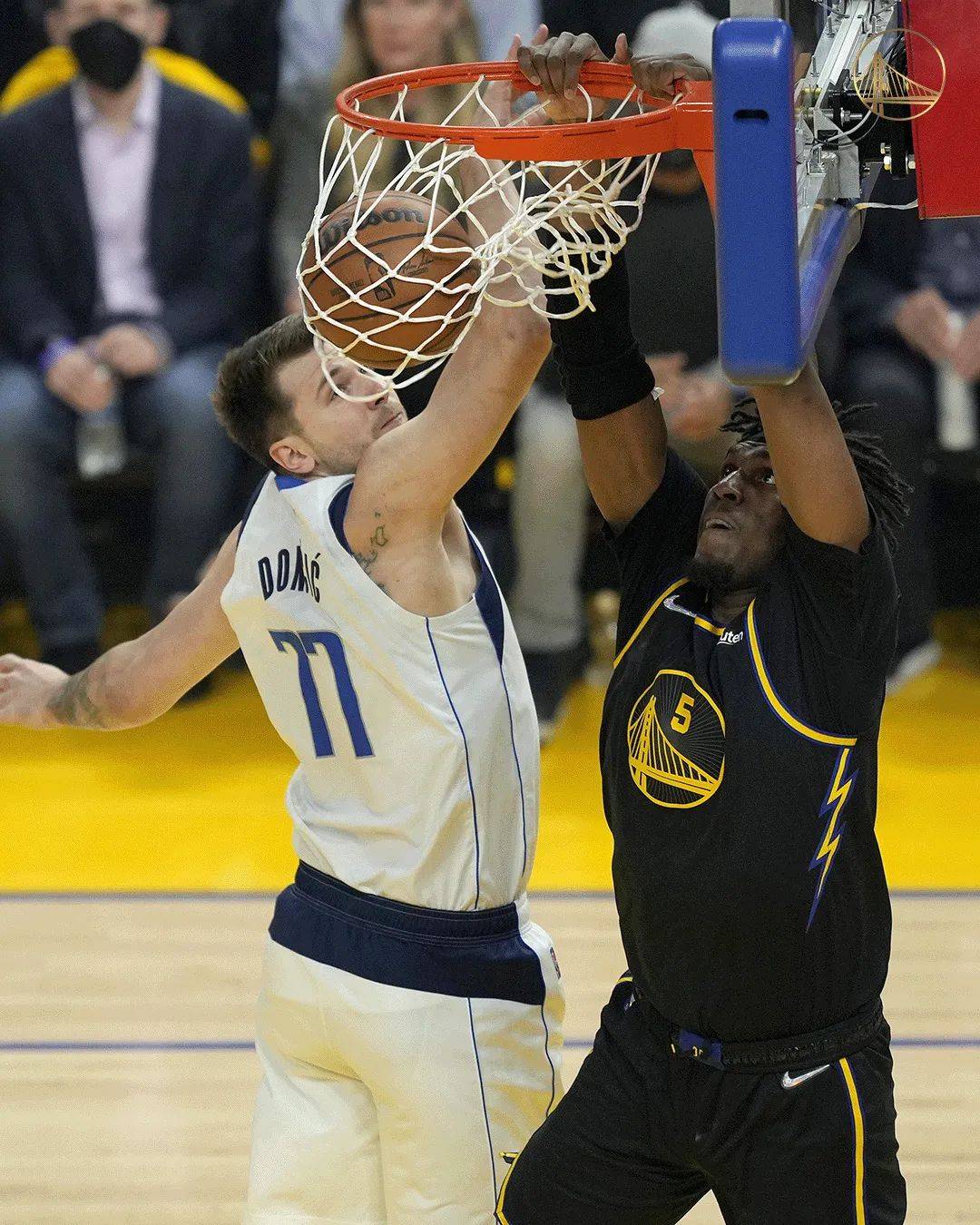 关于Rookie连续三场比赛得分超过逆转，独行侠挑战极限！的信息