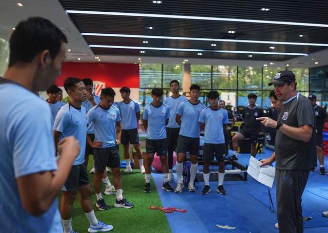 上海申花训练开放日，赛前手感冰凉引欢呼，CBA常规赛在即，赛程密集仍需轮换的简单介绍