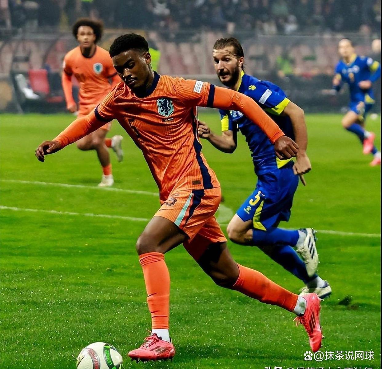 里程碑夜切尔西复出首秀,荷甲冲刺阶段刷纪录,更衣室稳定,年轻球员得到机会的简单介绍 里程碑夜切尔西复出首秀,荷甲冲刺阶段刷纪录,更衣室稳定,年轻球员得到机会的简单介绍