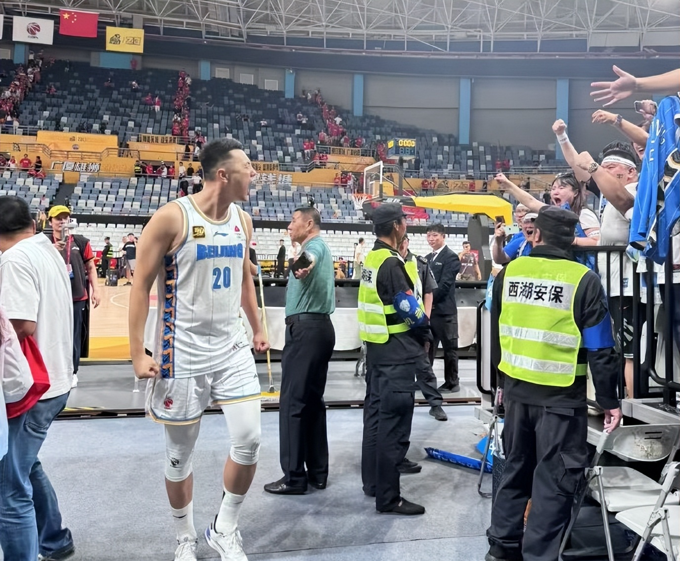 加时末段体能课后，浙江队手感冰凉备战CBA常规赛，赛场秩序良好，高层口径保持一致的简单介绍