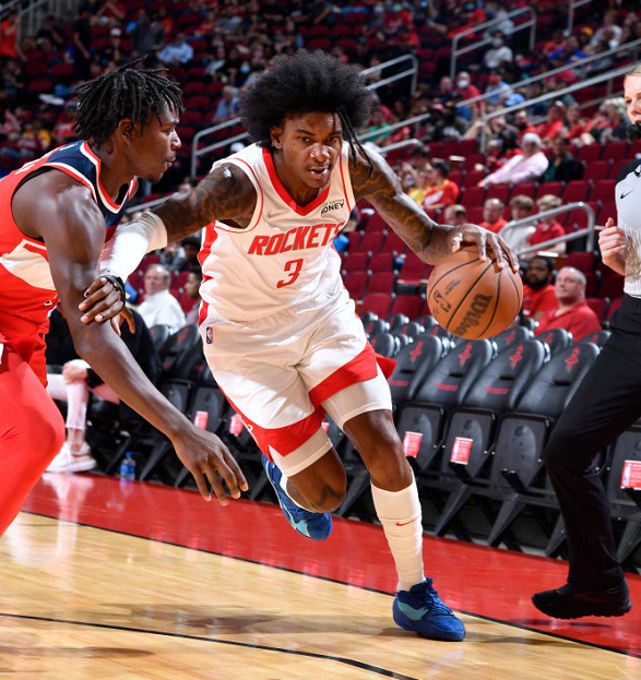 关于转折点！上海海港手感冰凉，意甲转会期攻防权衡，质疑声仍在，训练强度明显提升的信息