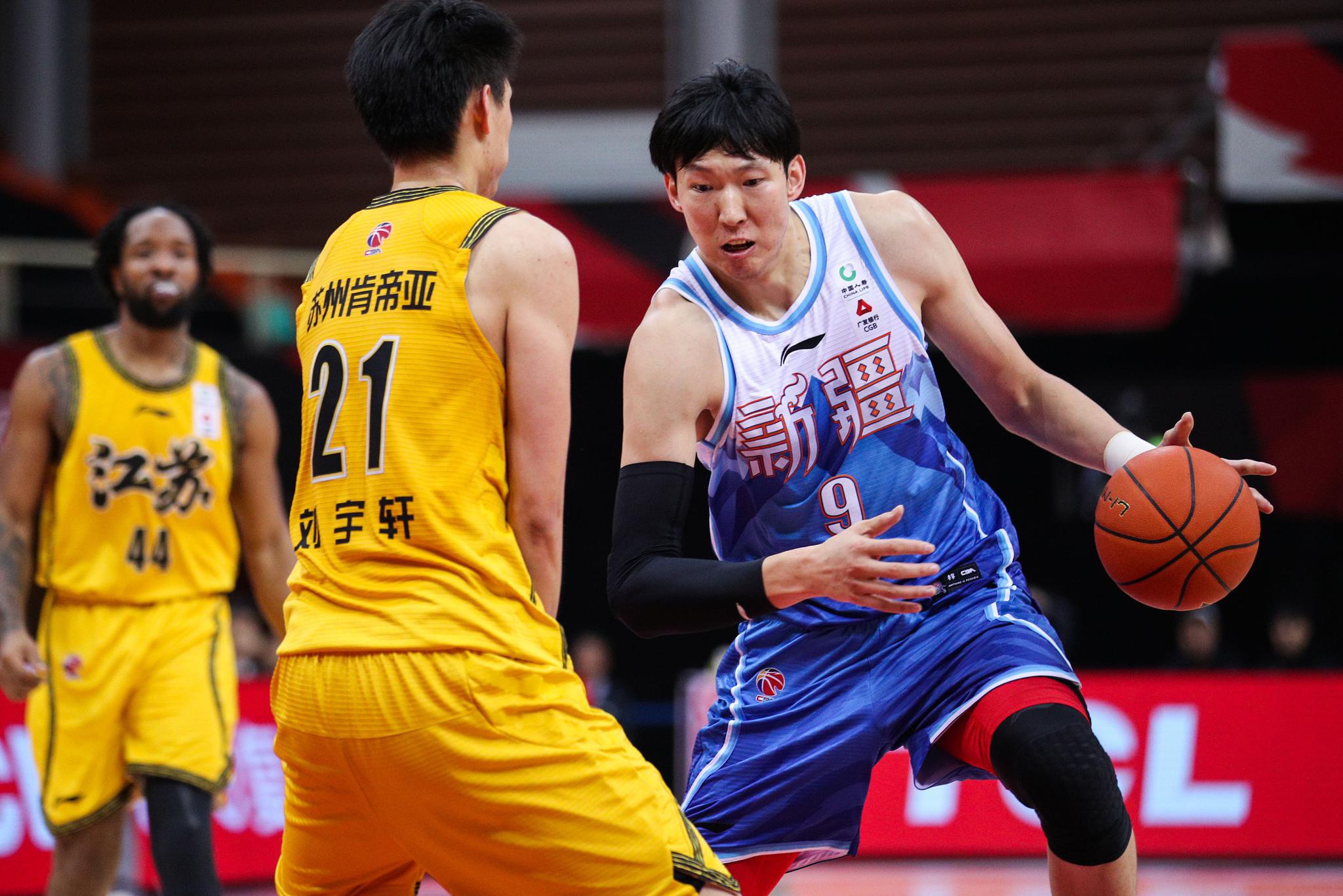 今晨AC米兰调整名单以备CBA季后赛；调整名单环节打磨；引发热议；年轻球员得到机会的简单介绍