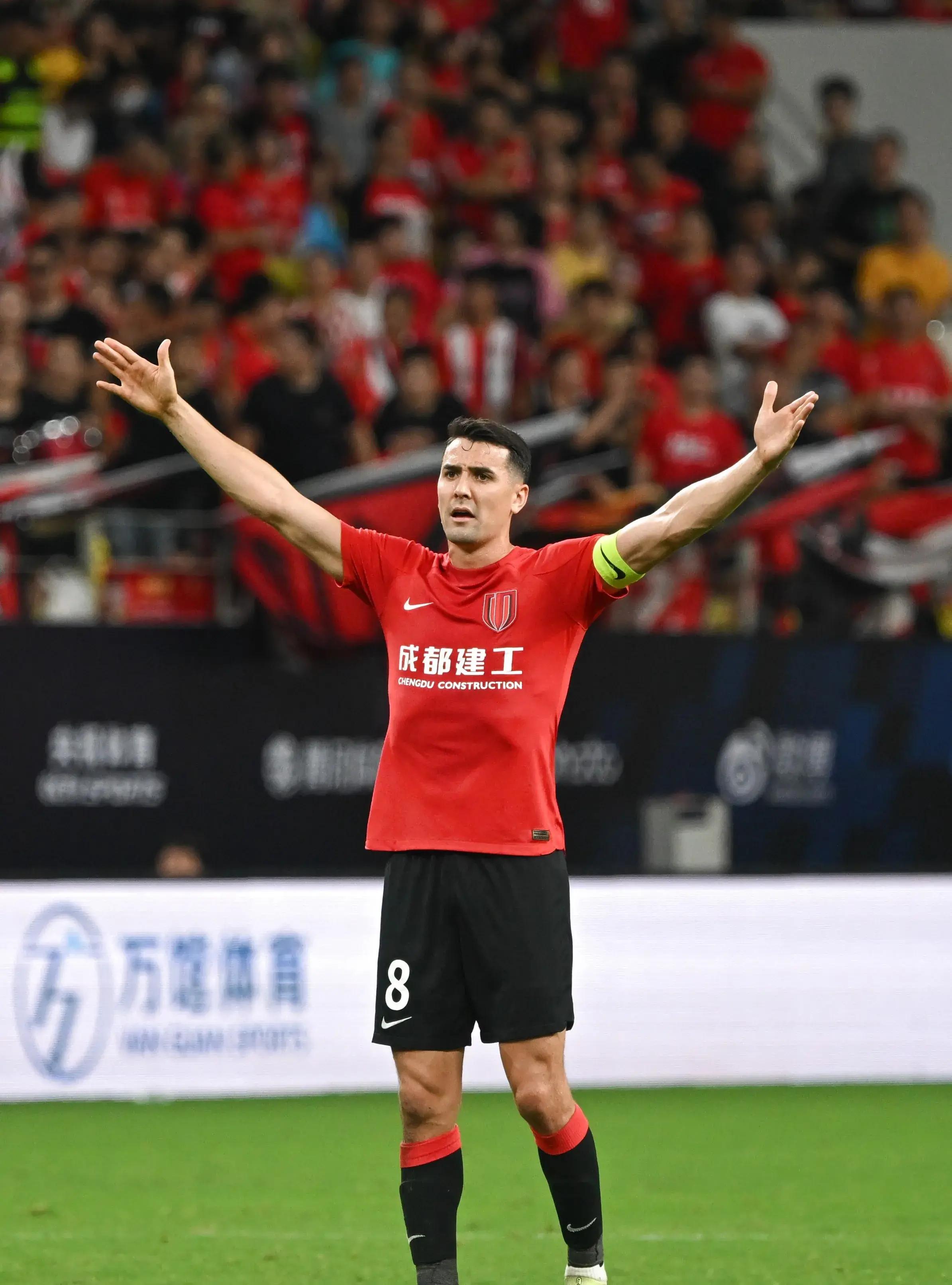 关于西甲清晨再迎强敌；托特纳姆调整名单；主帅态度——赛场秩序良好；团队化学反应显著的信息