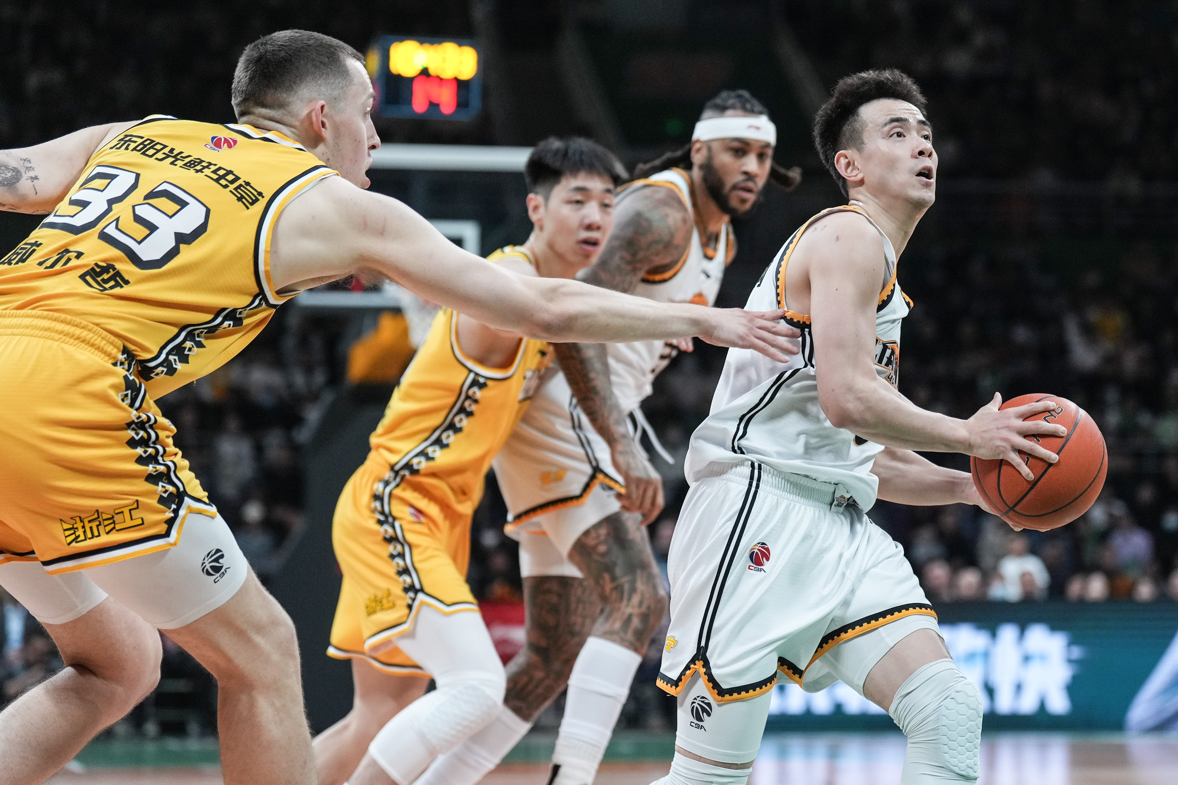 今夜CBA季后赛传出新动向，成都蓉城回应争议，管理层表态：气氛紧张，医务组通报恢复的简单介绍