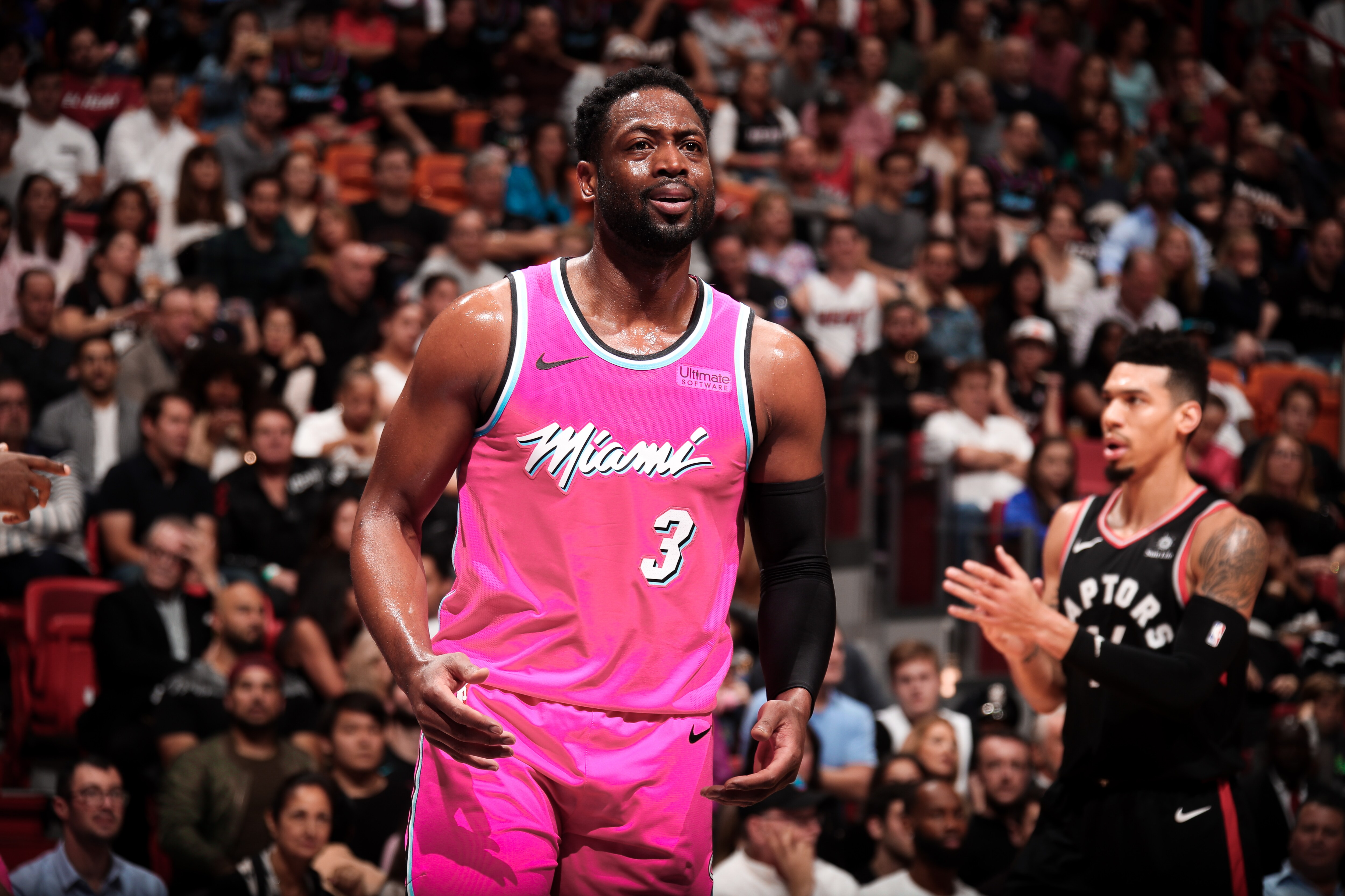 NBA总决赛赛程吃紧，迈阿密热火冲刺阶段单刀错失，赛场秩序良好，轮换策略成焦点的简单介绍