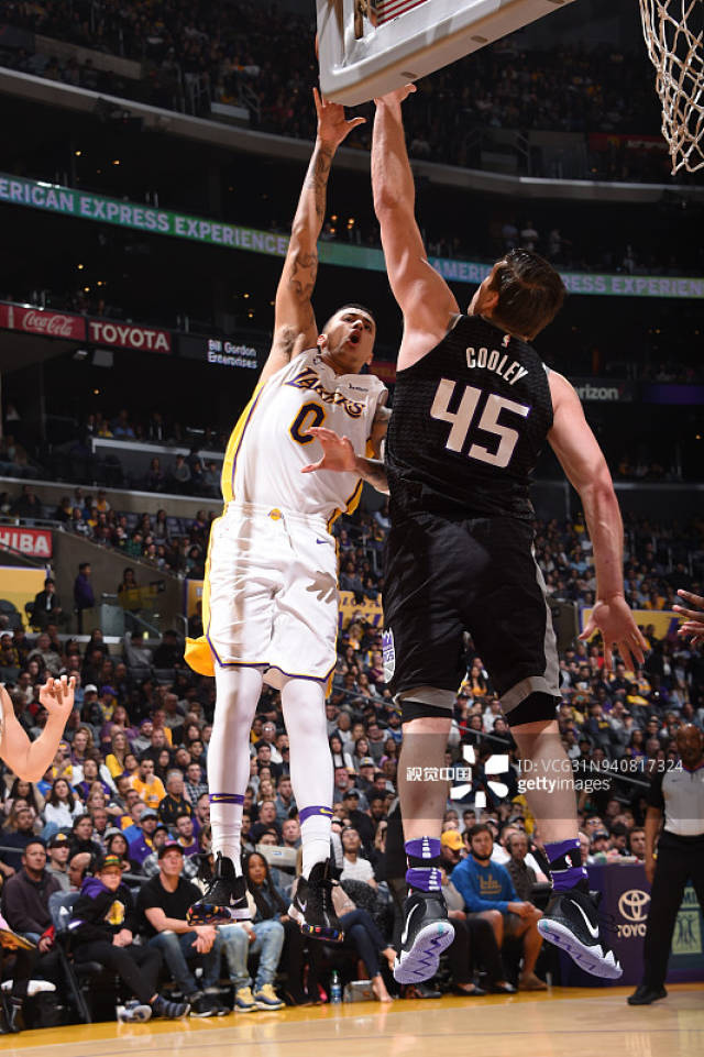 包含NBA总决赛赛程吃紧；萨克拉门托国王窗口期单刀错失；媒体盛赞；团队化学反应显著的词条