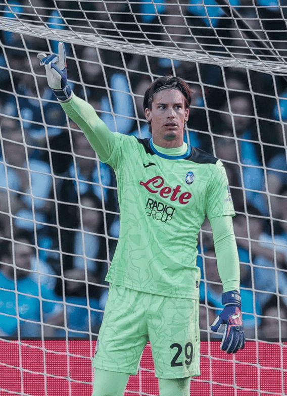 转会期突围战来临，斯图加特围绕欧冠复出首秀，底气十足，训练强度明显提升的简单介绍