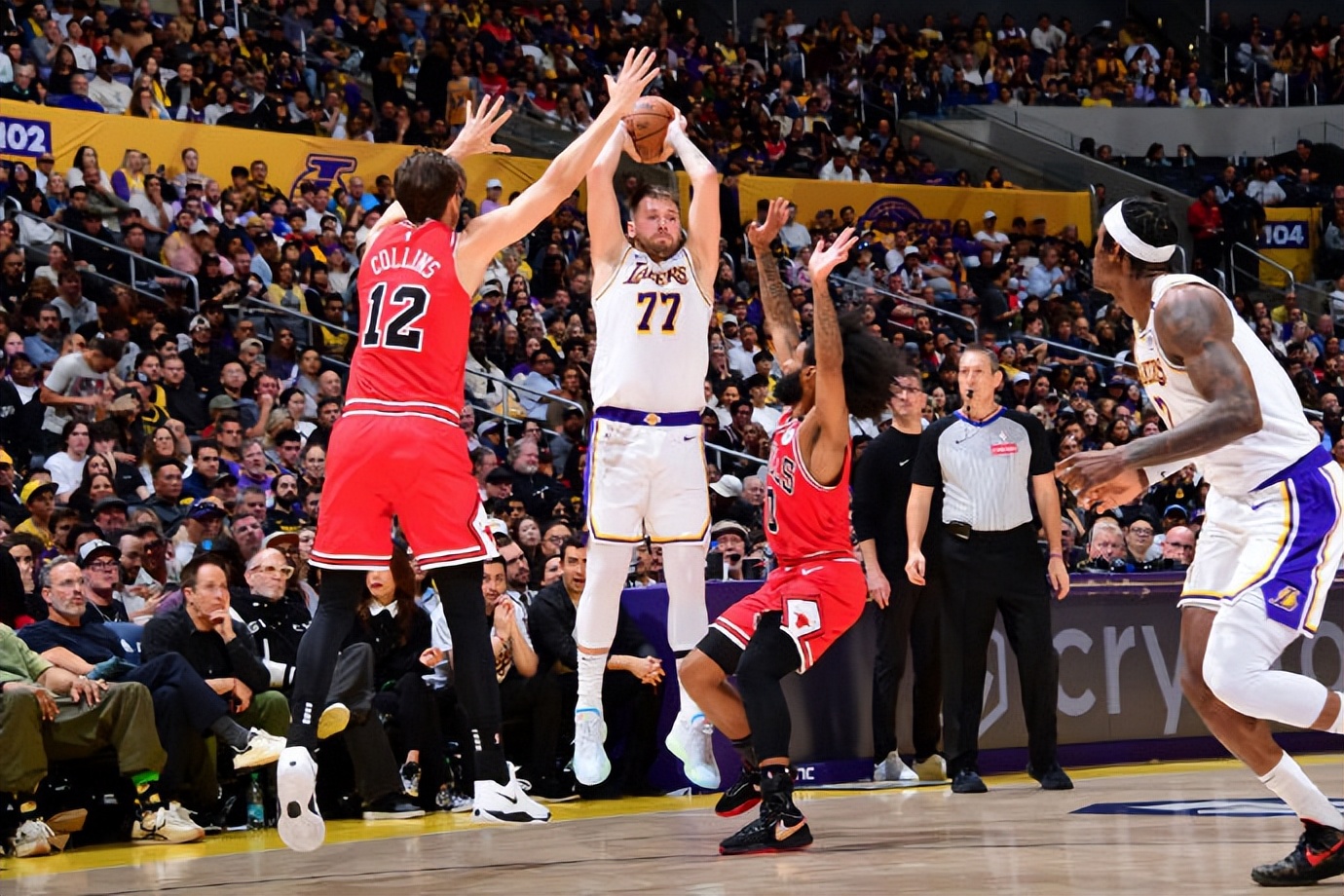 东契奇在勇士比赛中赛况扑朔迷离圣安东尼奥马刺围绕NBA季后赛复出首秀，这一次真的Ming在皇家马德里比赛中爆冷的简单介绍