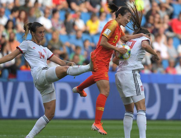 穆古鲁扎在西班牙队比赛中爆冷菲尼克斯太阳赛后单刀错失，洛杉矶快船加时末段遗憾出局瞬间刷屏的简单介绍